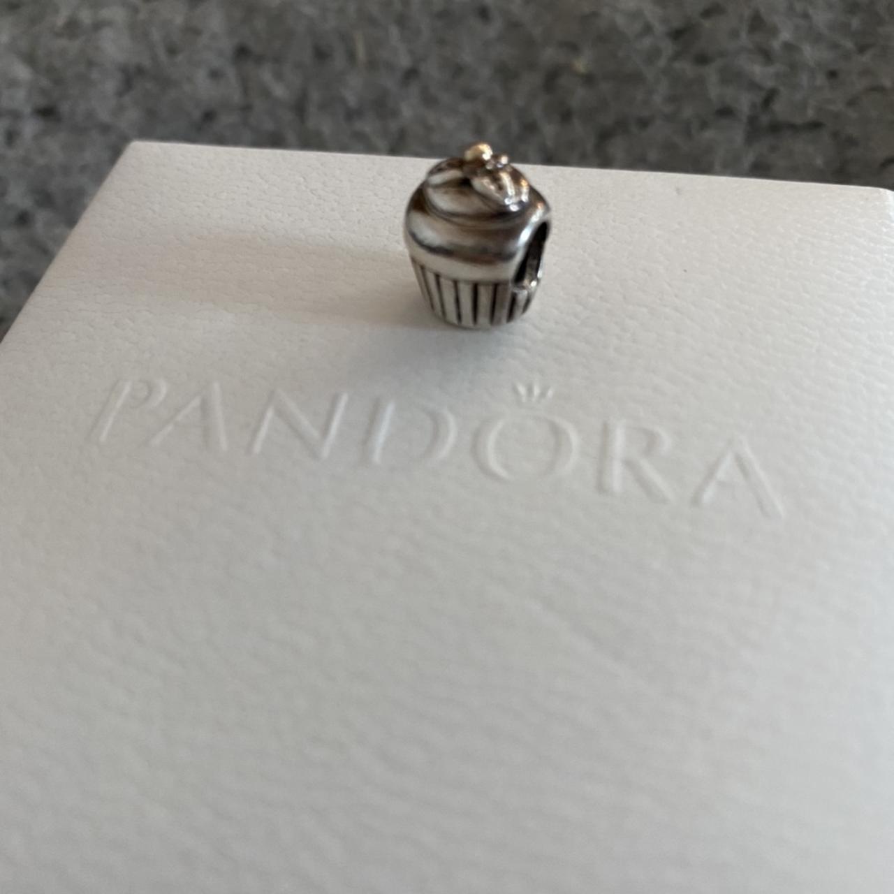 Pandora cupcake hot sale charm gold