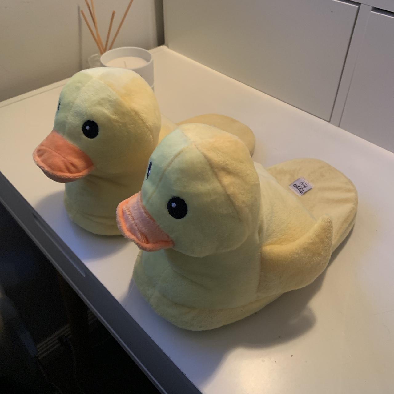 Duck slippers best sale forever 21