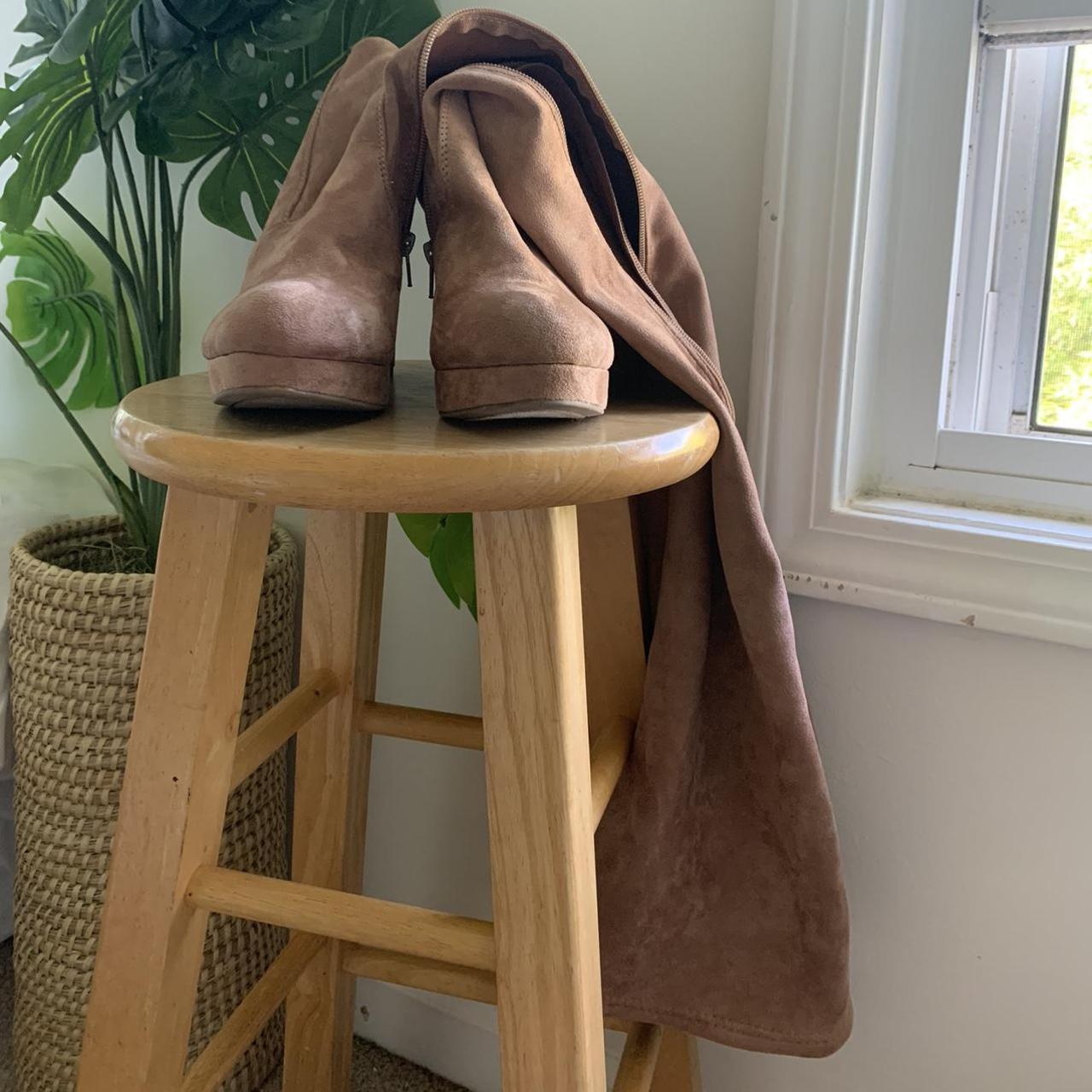 hinman mid dark tan suede