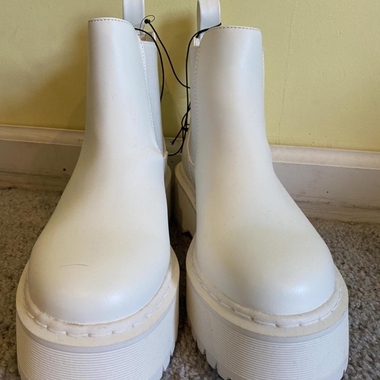 chelsea boots platform white