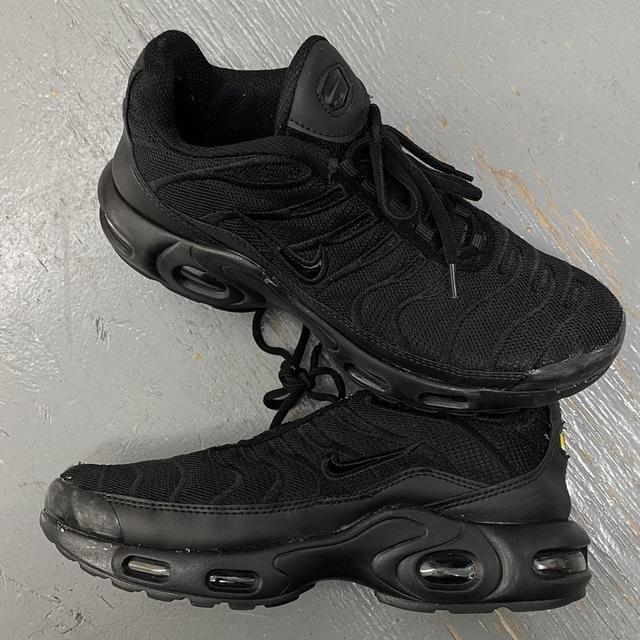 black tns size 5