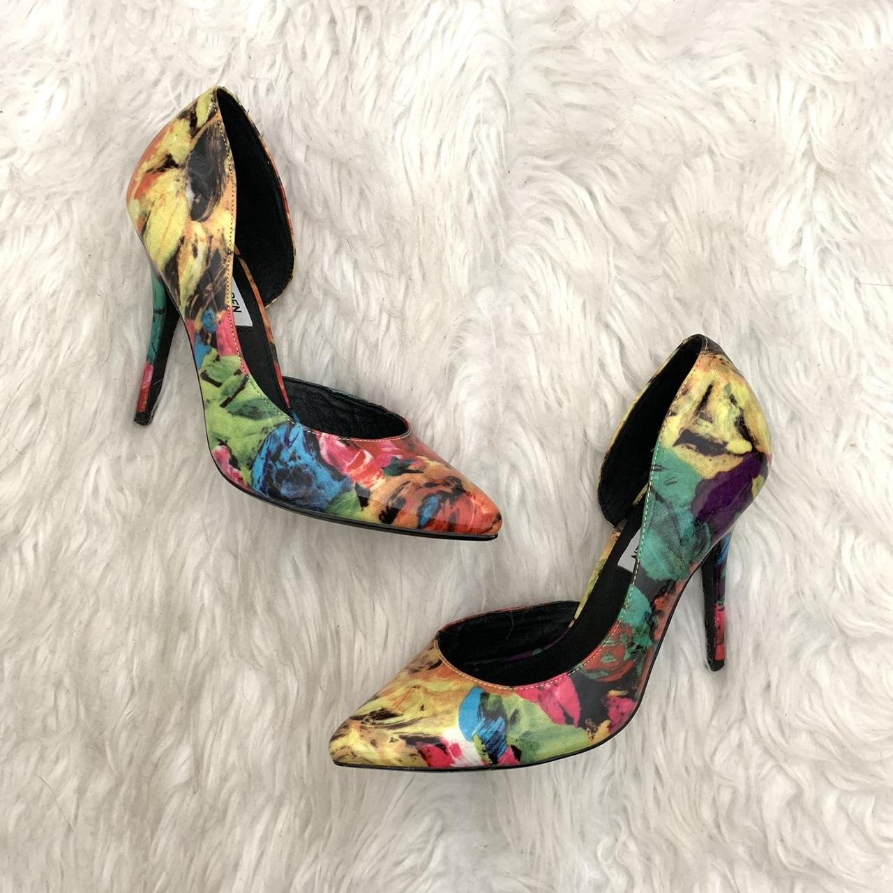 Steve madden 2025 floral pumps