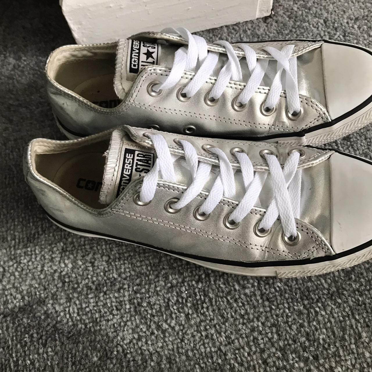 Ladies silver leather deals converse