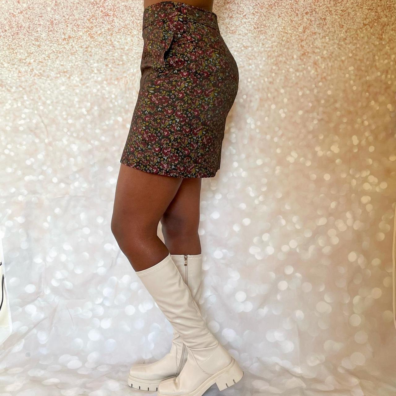 Loft floral pink and green skirt with front pockets.... Depop