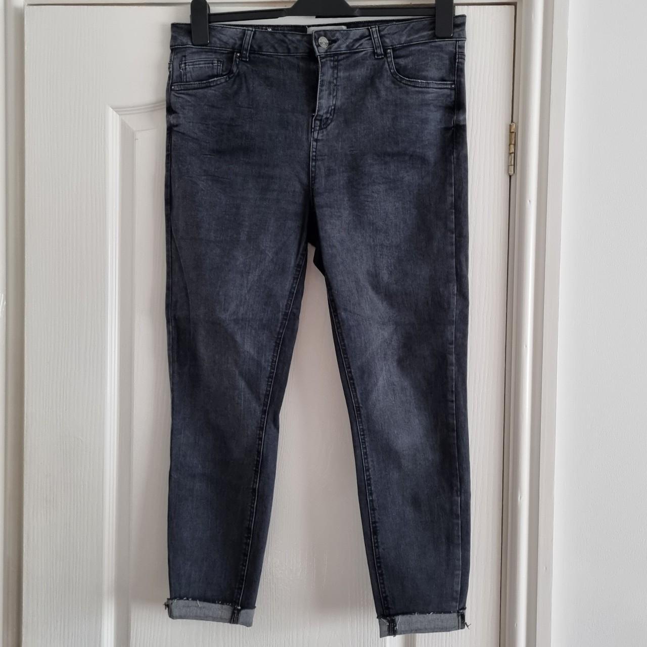 READ BIO FIRST Grey Ankle Grazer Skinny Jeans Size... Depop