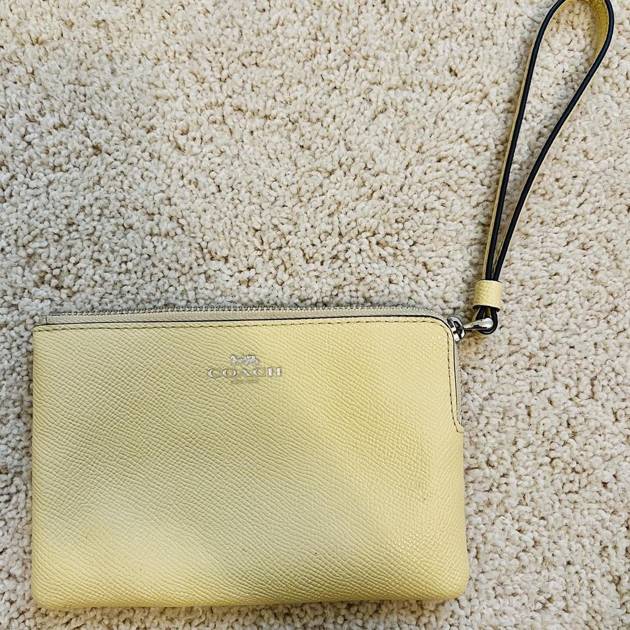 Small on sale wristlet coach