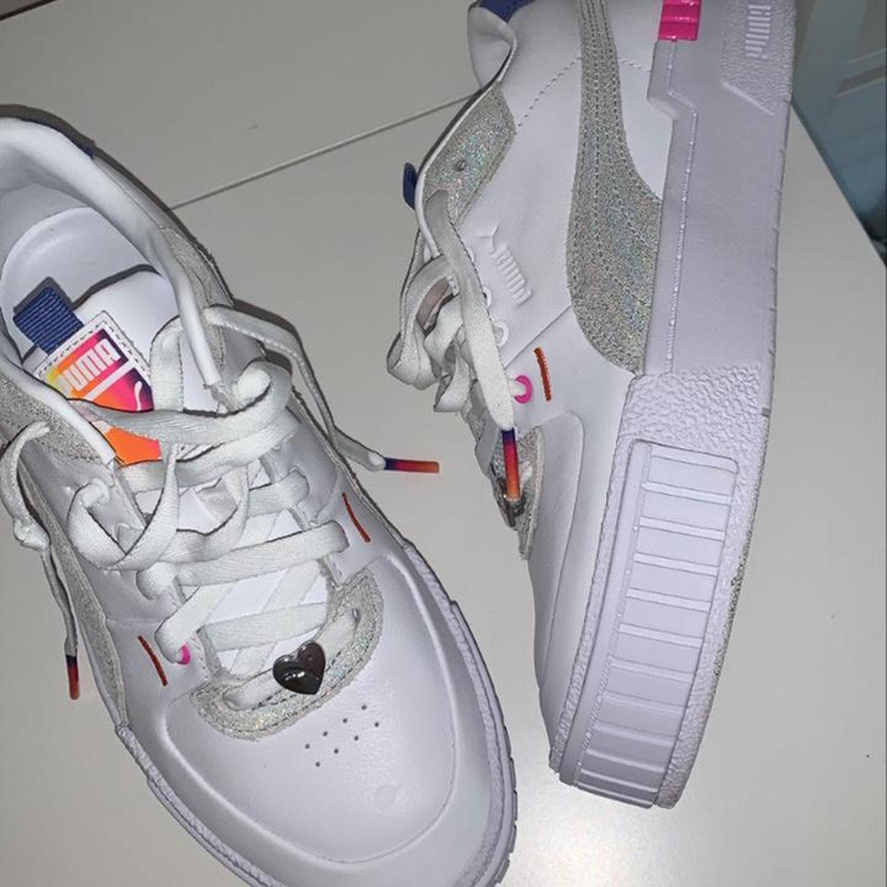 white trainers size 5.5