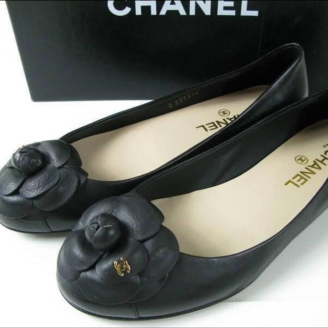Black pre-owned Chanel leather ballet flats