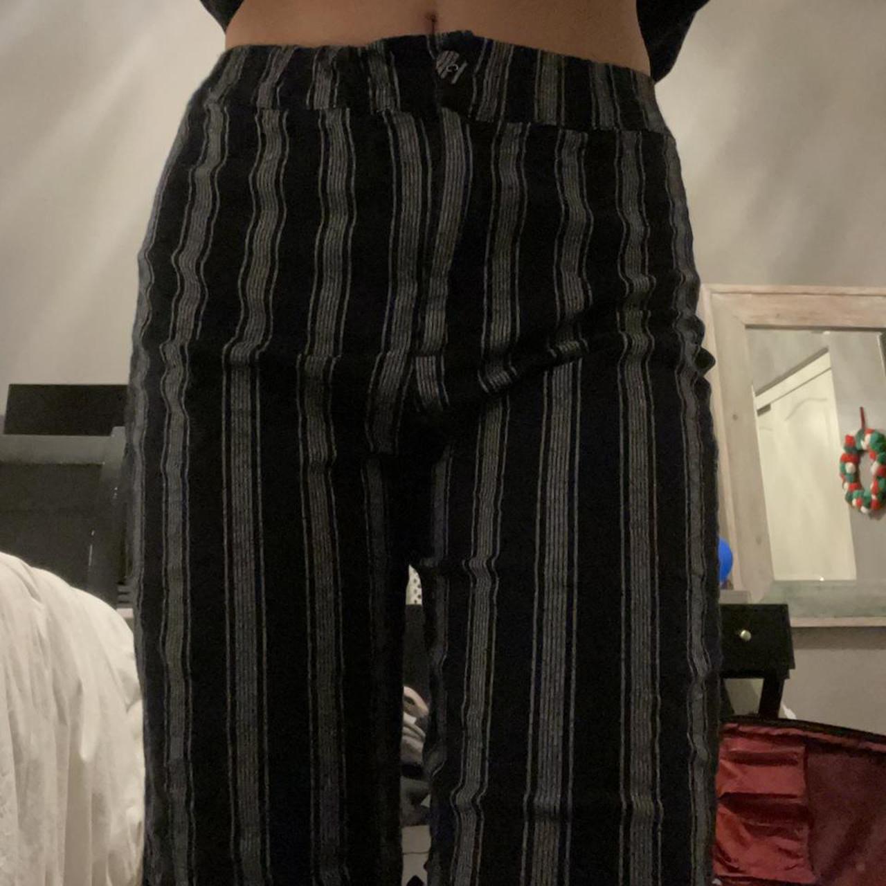 Brandy Melville Women's Black and Grey Trousers (2)