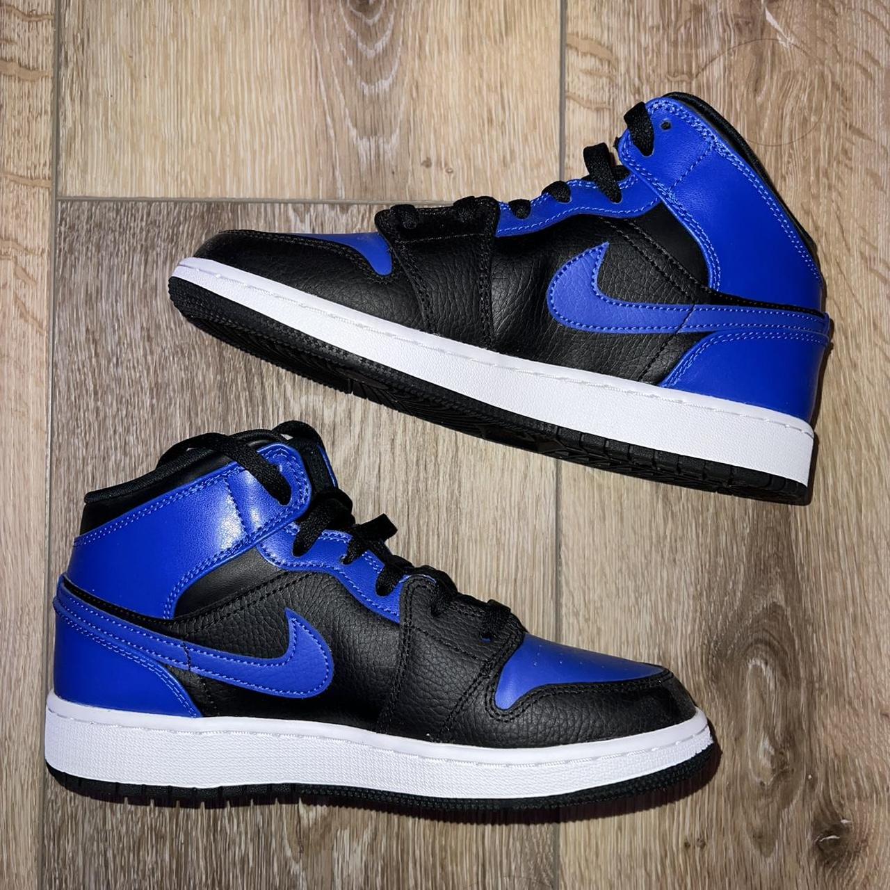 Air Jordan 1 mid(GS) Black/ Hyper Royal and good White Size 5.5