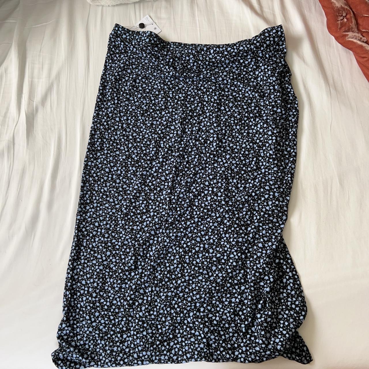 dainty floral midi skirt - size m - monki brand -... - Depop