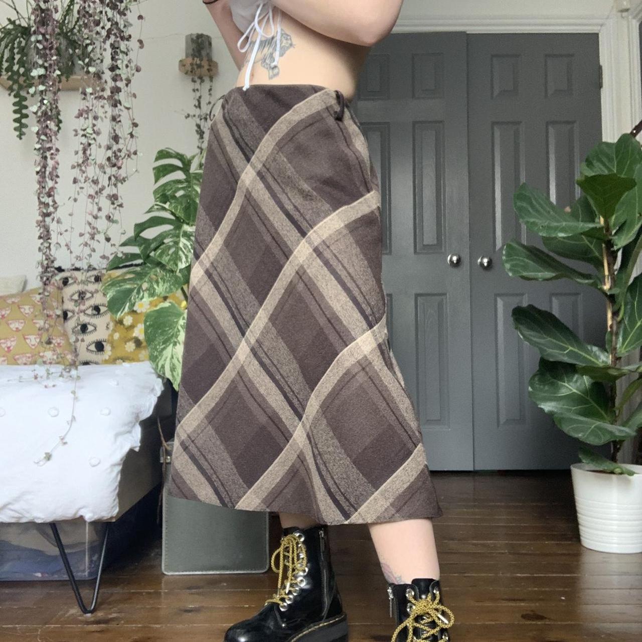 Brown plaid tartan midi skirt with size zip and... - Depop