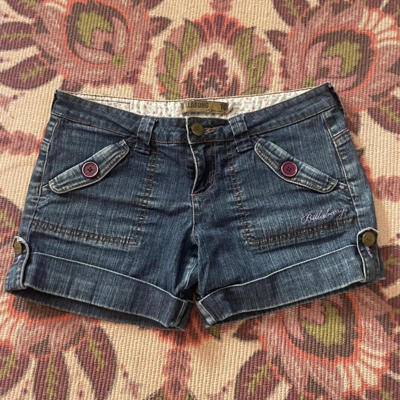 BILLABONG lowrise vintage shorts size 10au Great... - Depop