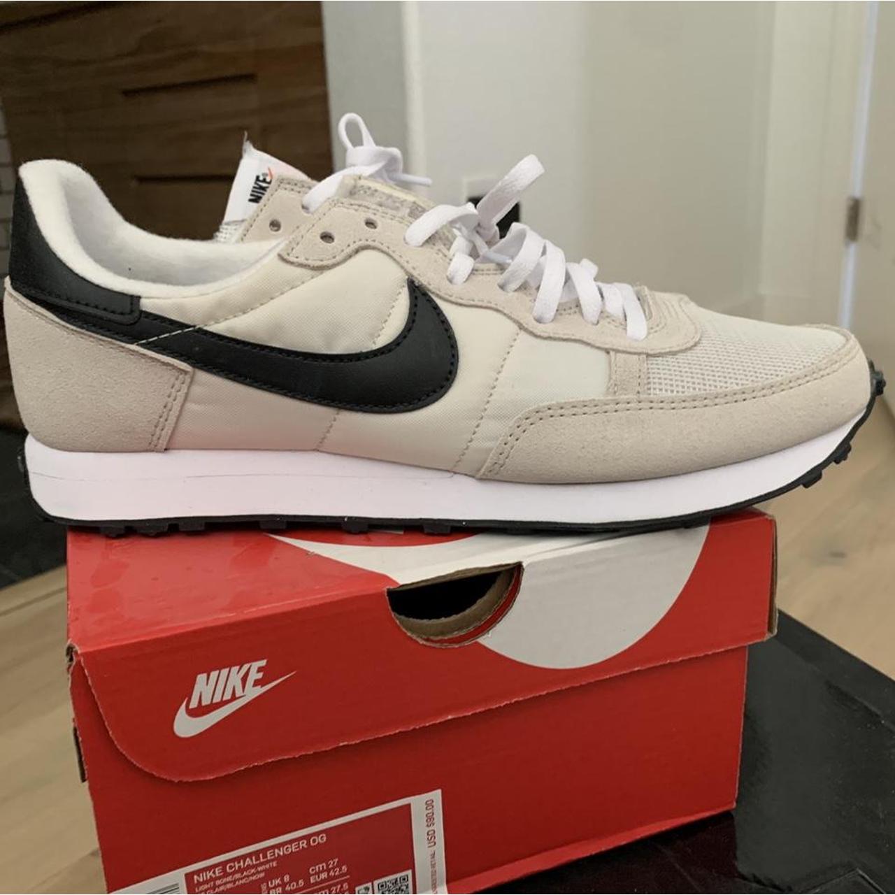 nike challenger beige
