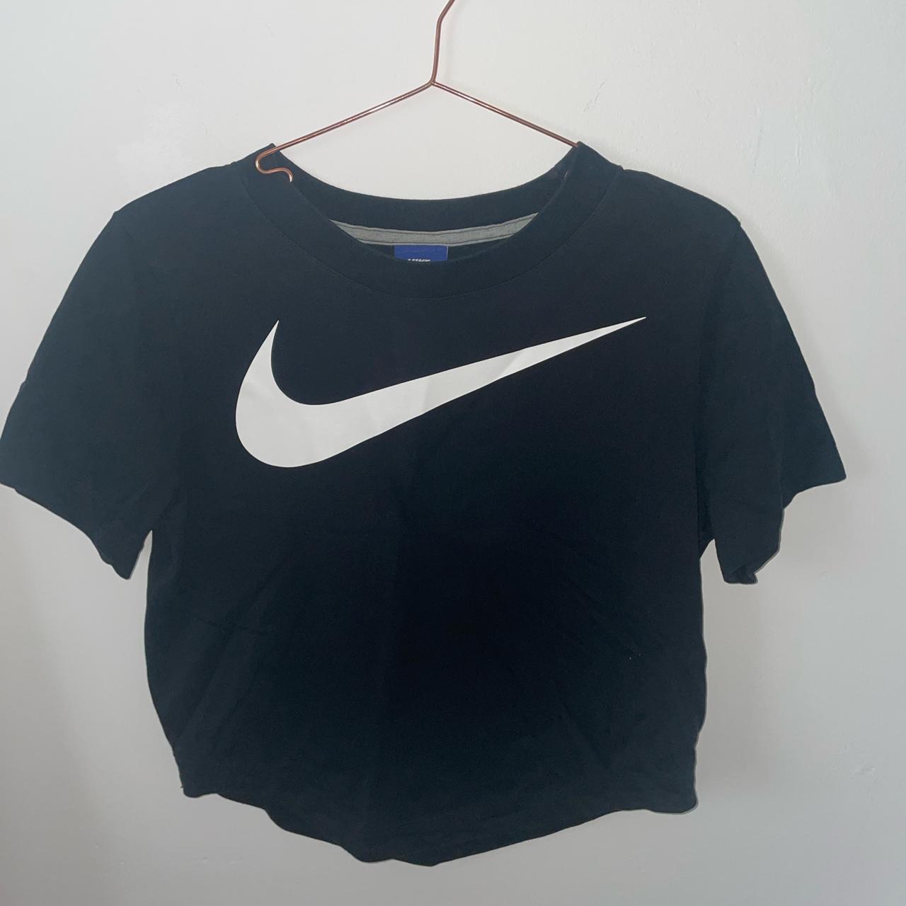 NIKE tick logo cropped t-shirt 🖤🤍 only worn a few... - Depop