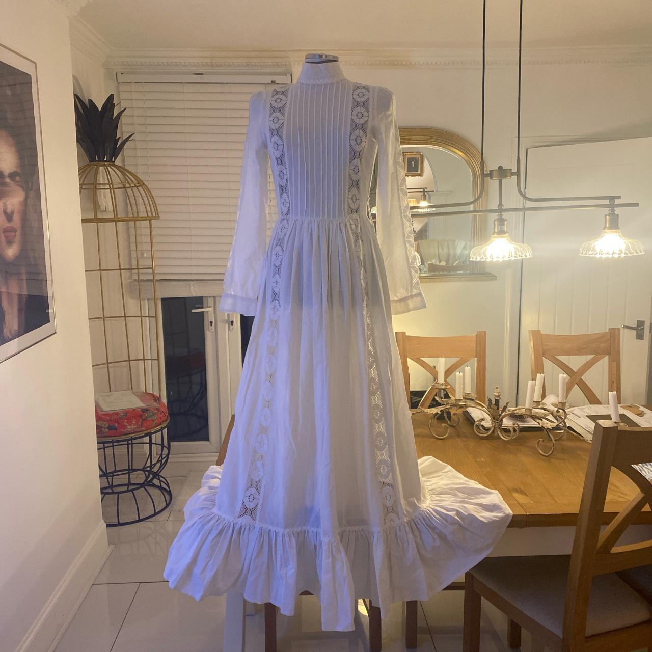 Timeless beautiful white wedding dress by Laura Depop