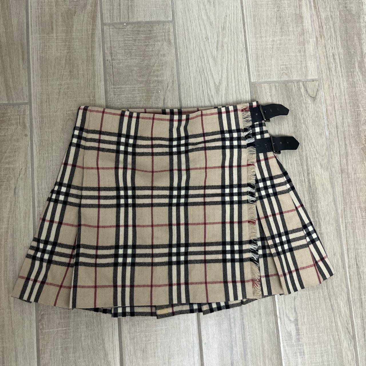 burberry plaid skirt Size USA 4 - Depop