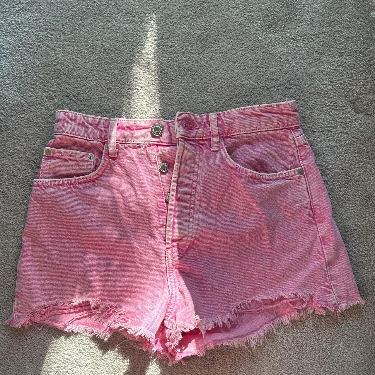 Cutest Zara pink skirt Size 6, I’m a size 26/27 in... - Depop