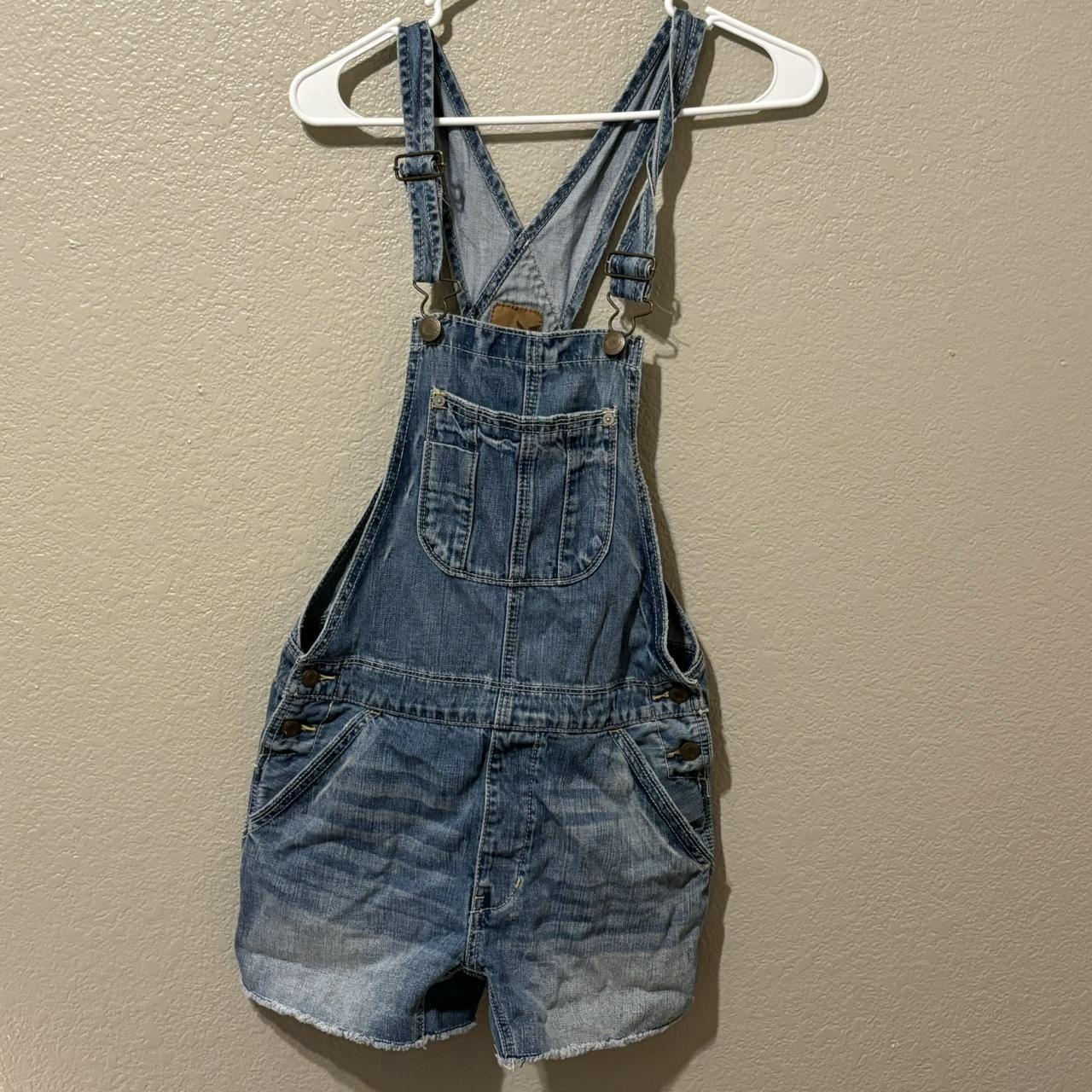 Xs American Eagle overalls! Has a baggy oversized fit - Depop