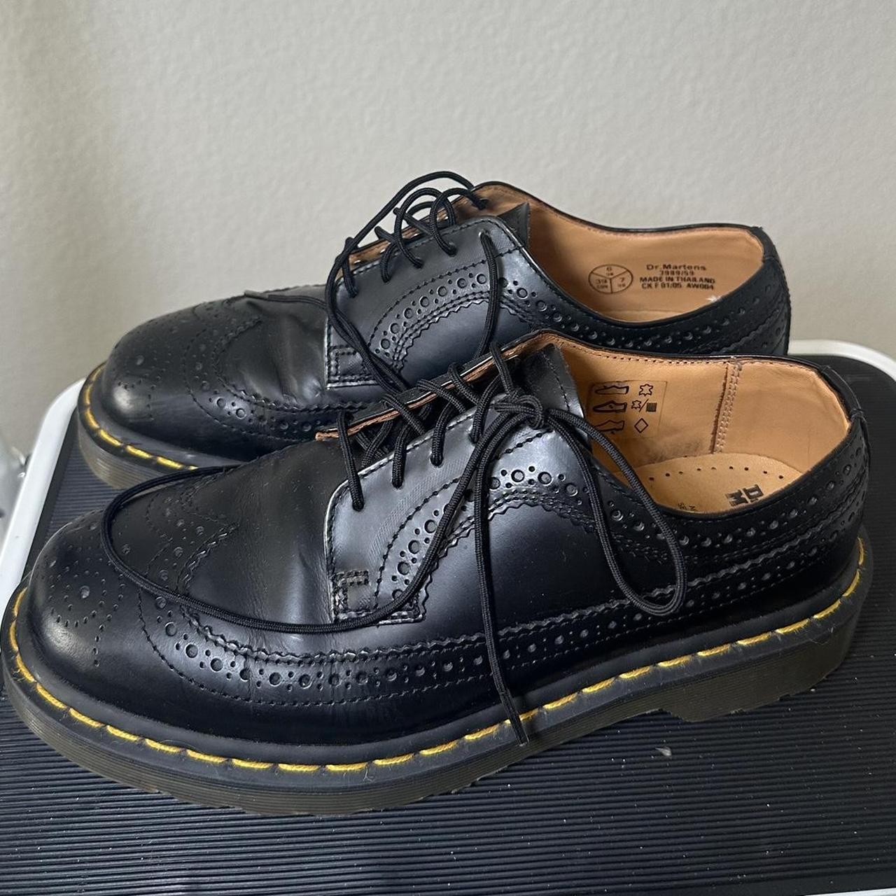 DR MARTEN'S 3989 YELLOW STITCH SMOOTH LEATHER