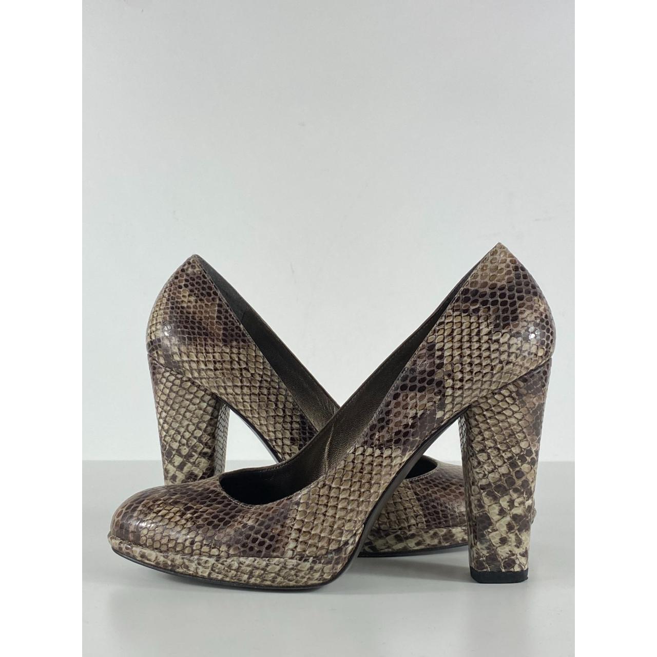 Stuart weitzman snakeskin store pumps