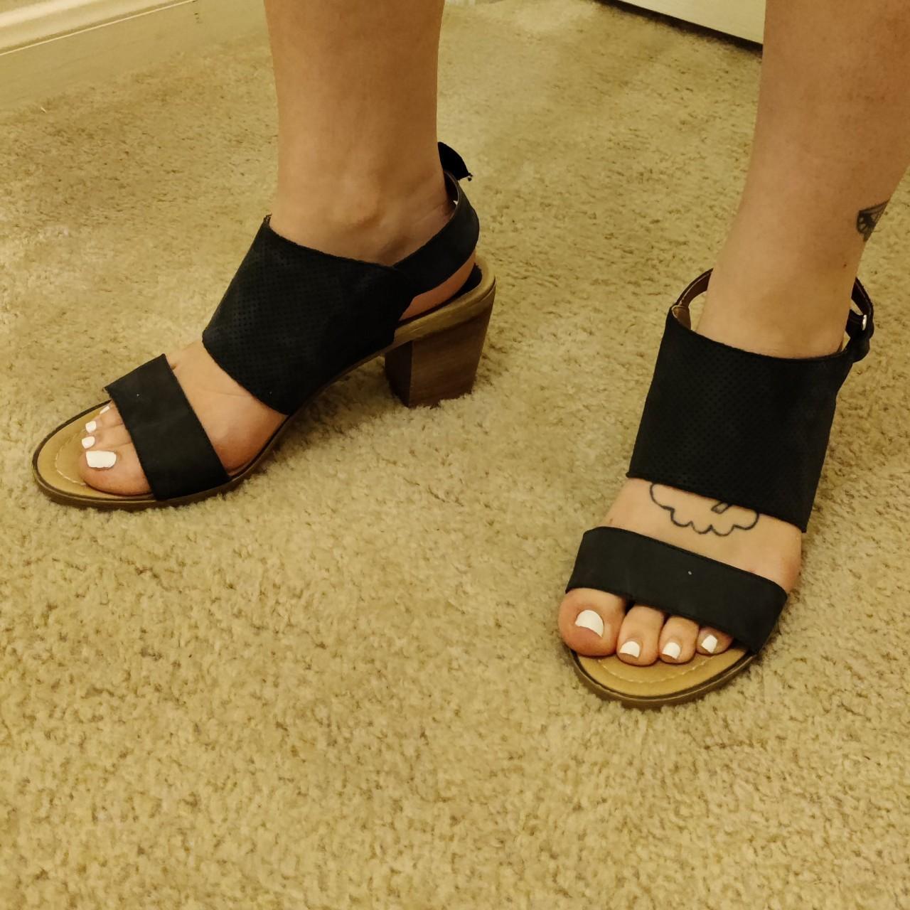 Sophia milano 2025 leather sandals