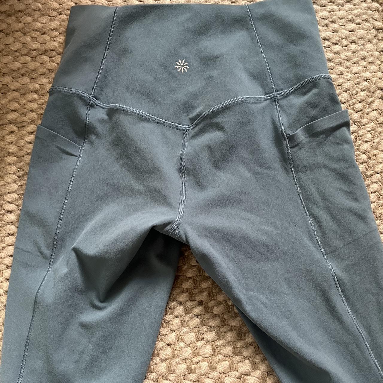 Athleta stash pocket Capri leggings So cute and - Depop