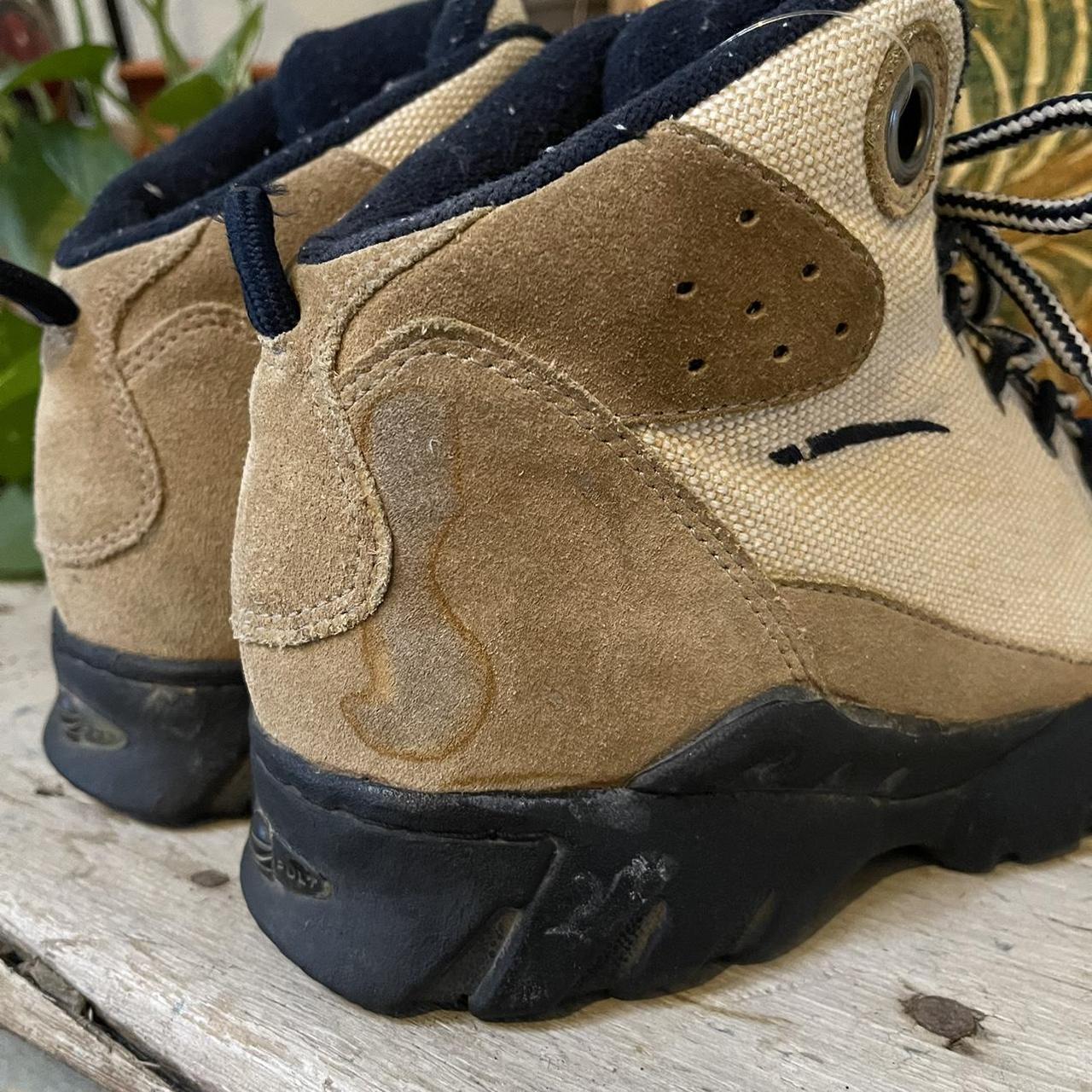 La gear deals hiking boots