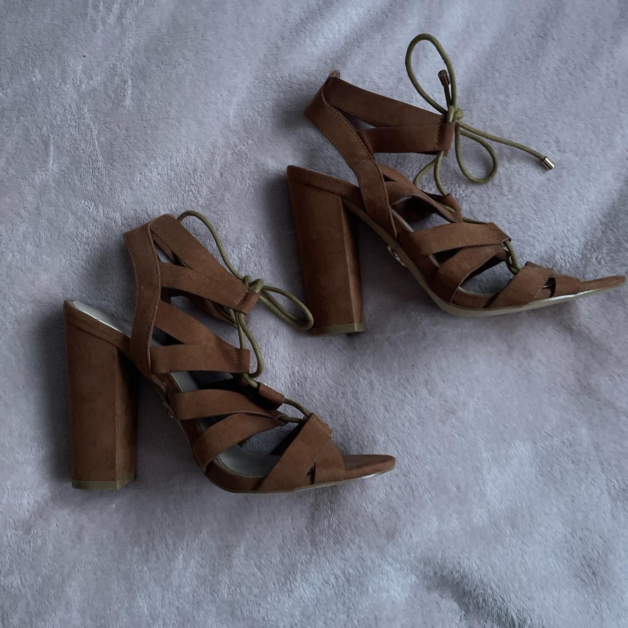 Tan sandals size on sale 4