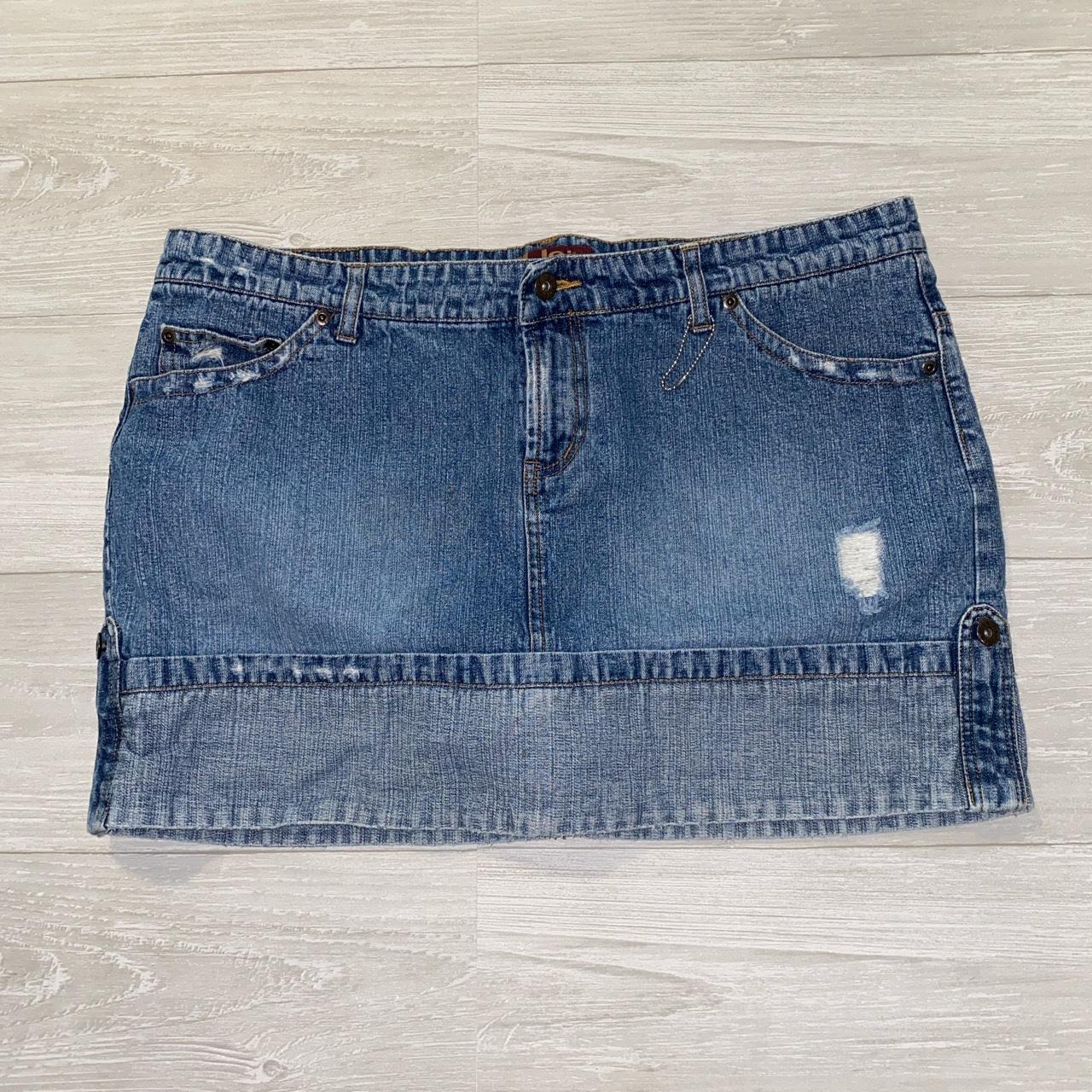 early 2000’s mini skirt 💕 has built in shorts by the... - Depop