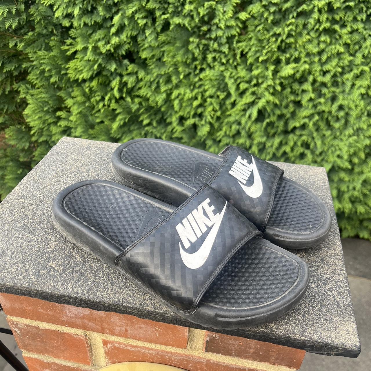 Nike sliders Size 5/6 £10 Depop