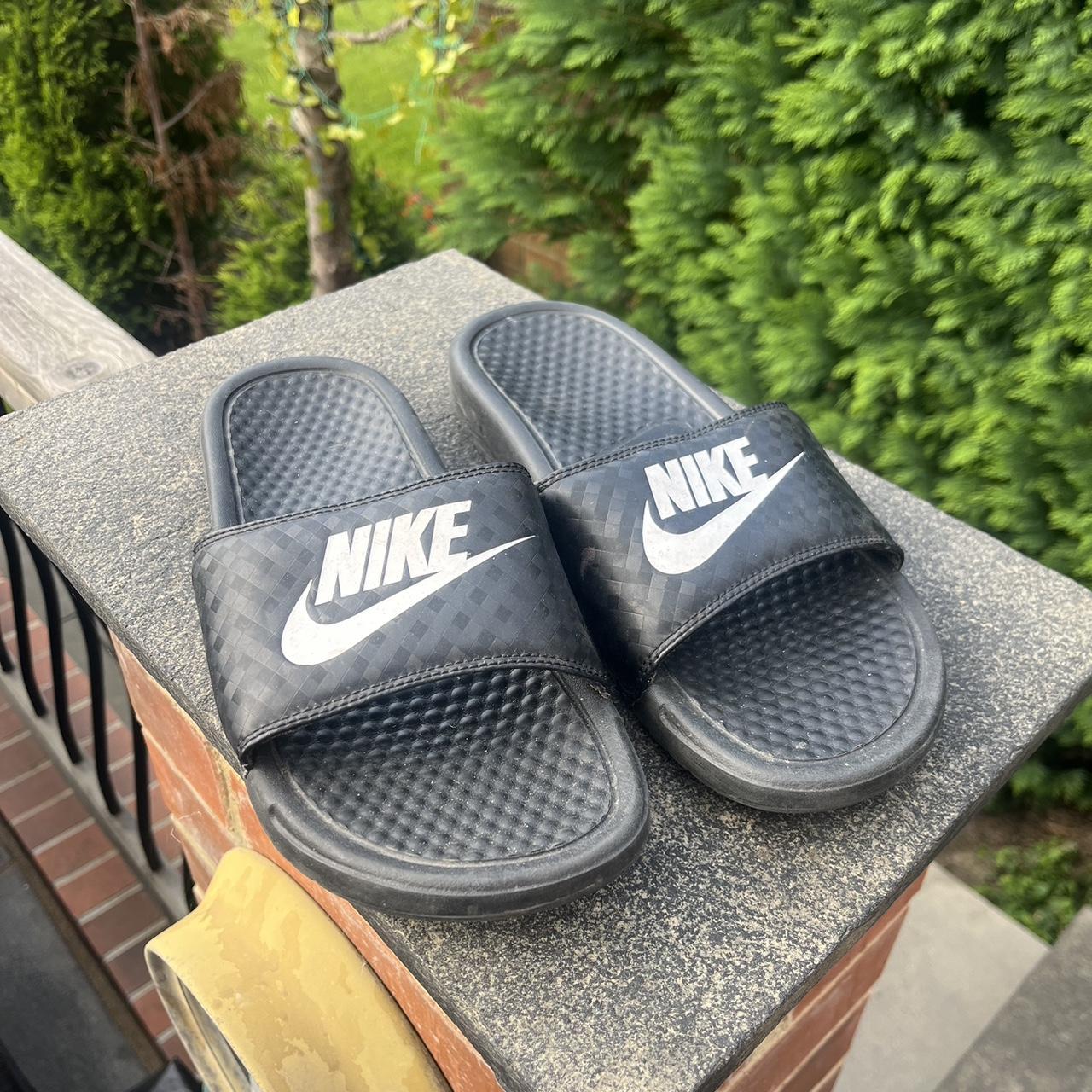 ladies nike sliders size 5