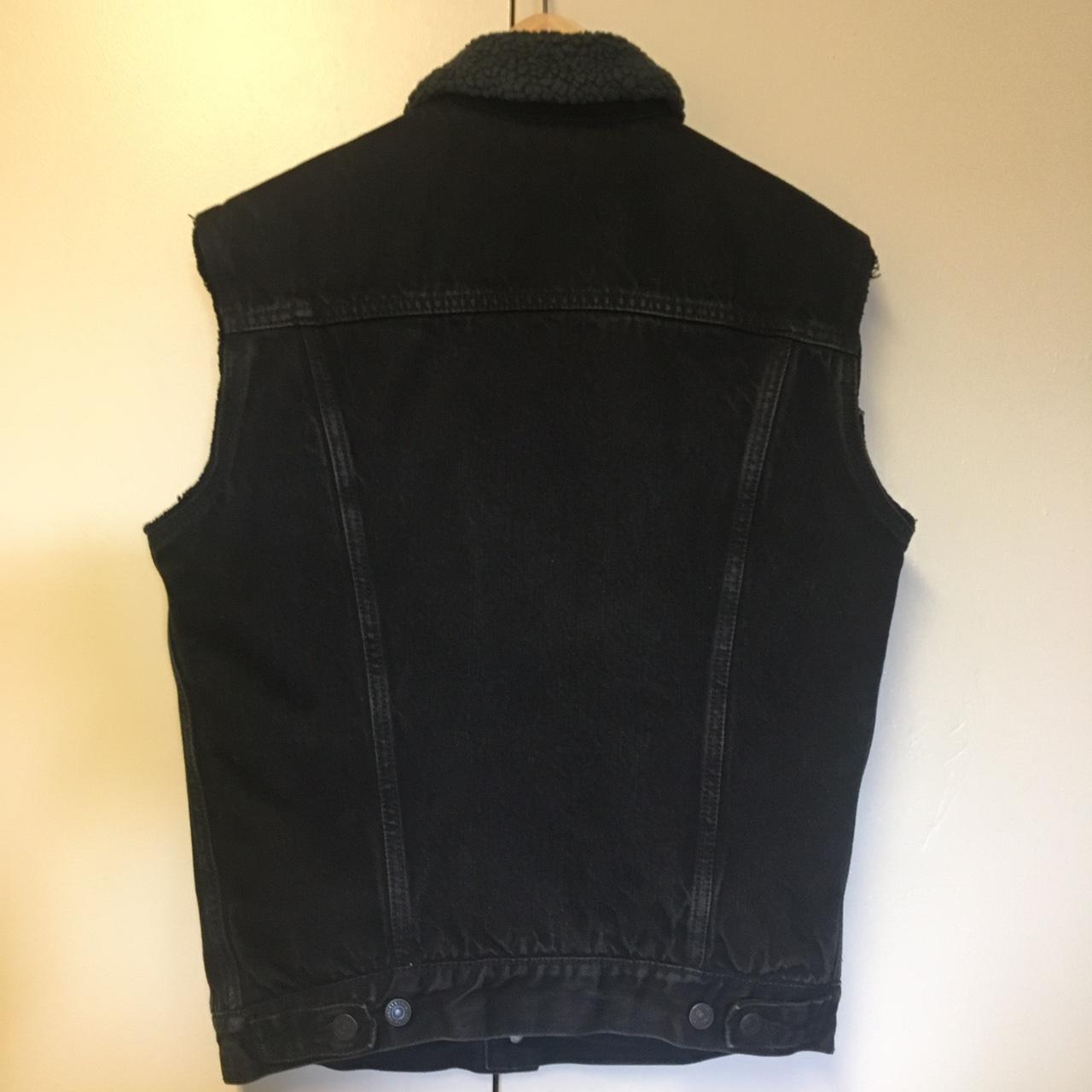 Levi’s Black Denim Vest Sherpa lined Jean Vest Size... - Depop