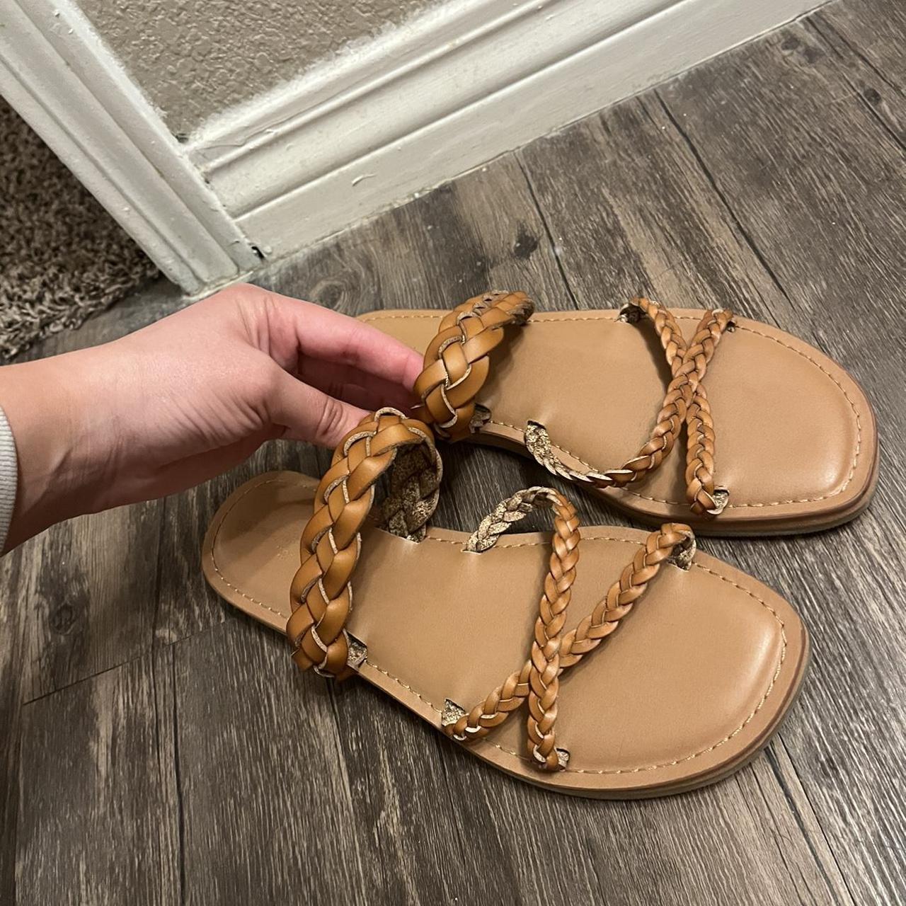 Universal thread outlet flip flops