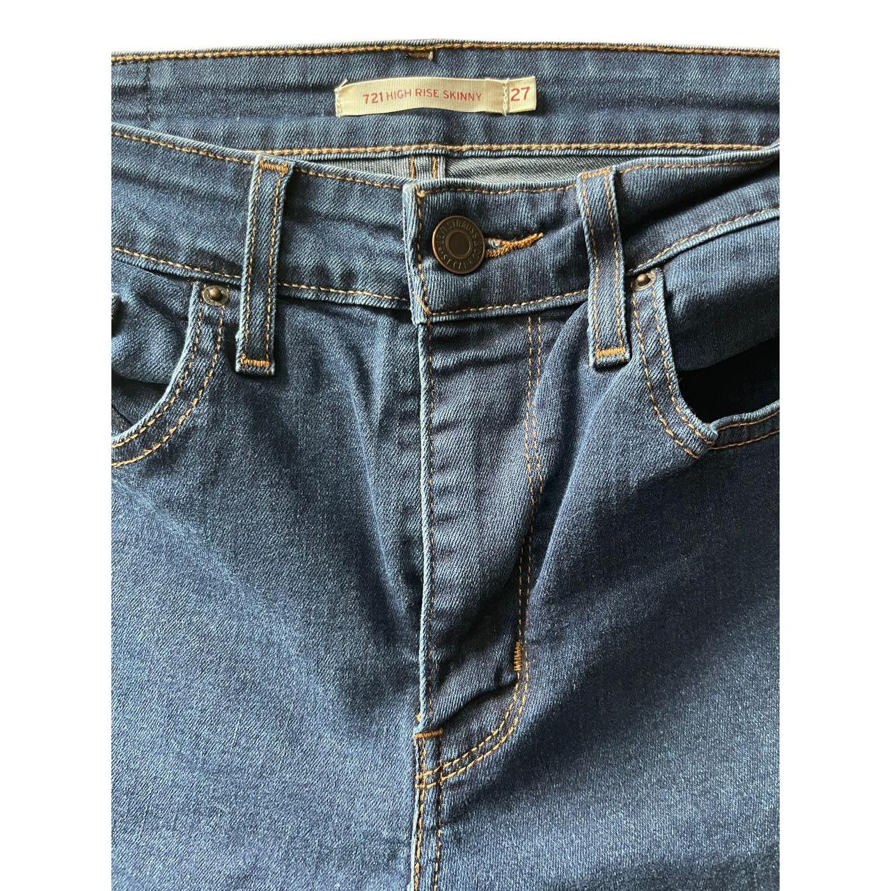 Levi's Women's Blue Jeans | Depop