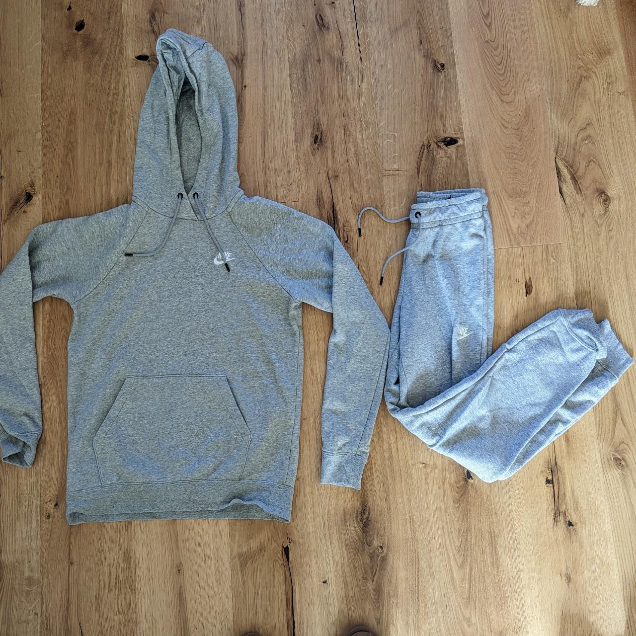 womens nike tracksuit joggers