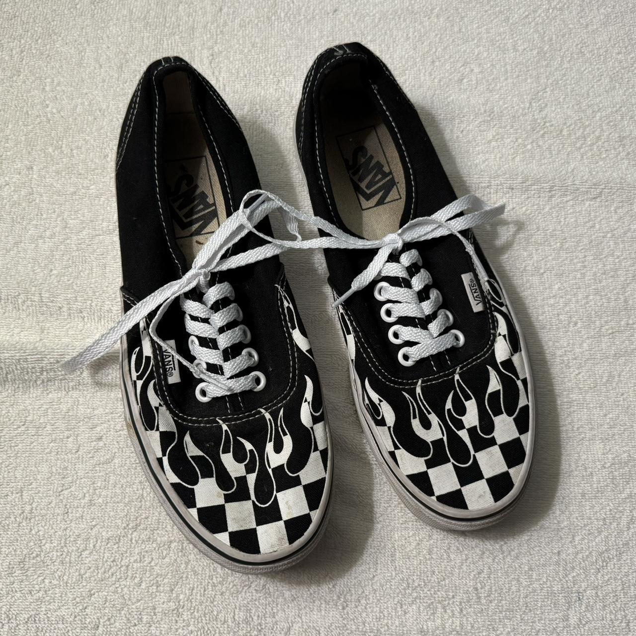 Black vans sale with checkered flames