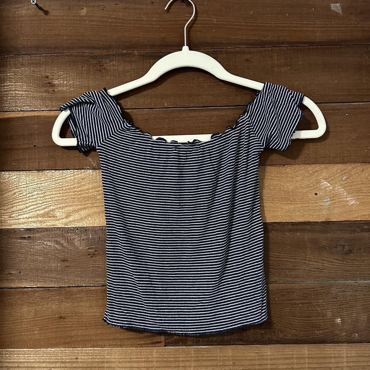 brandy Melville crop top •description off the... Depop