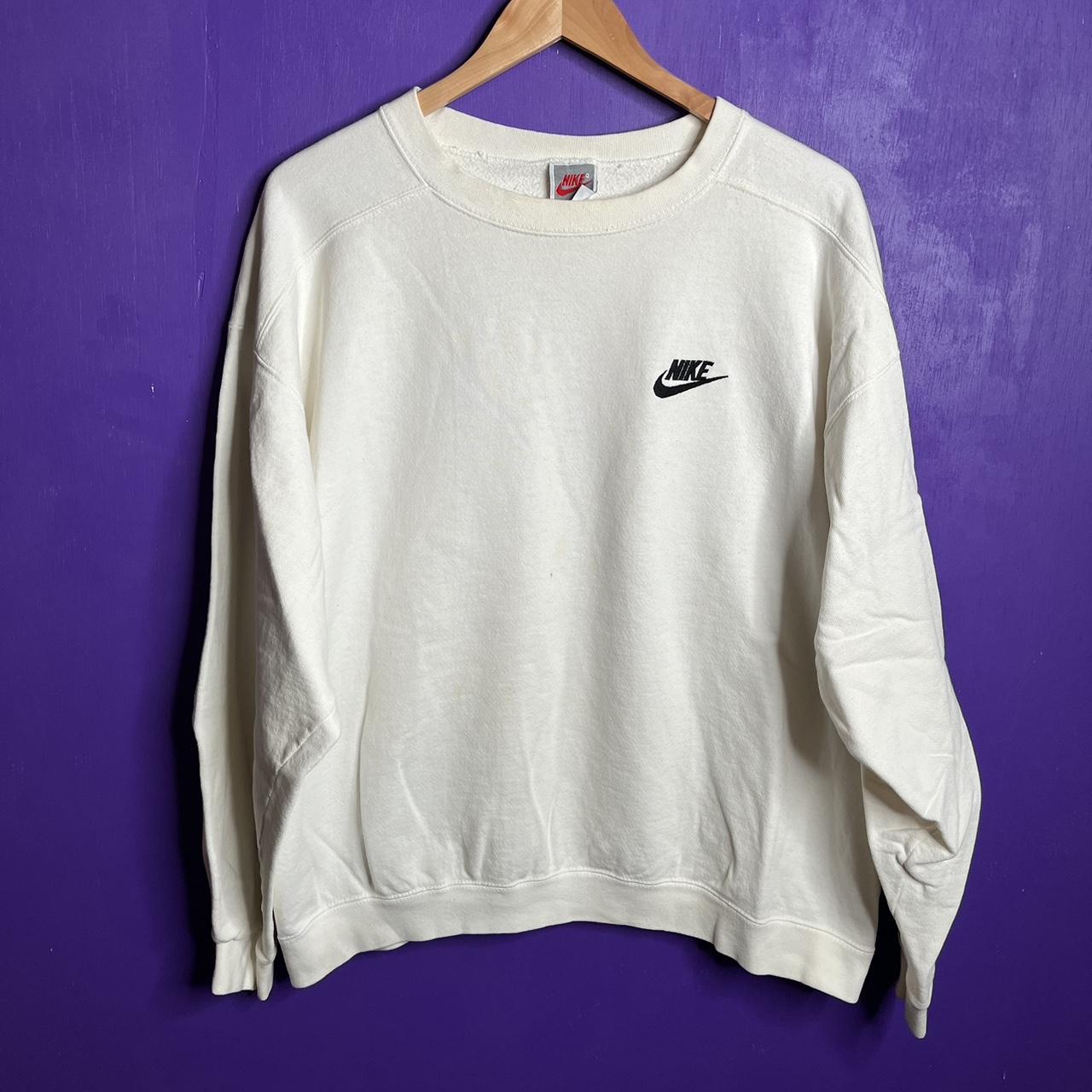 Simple best sale nike sweatshirt