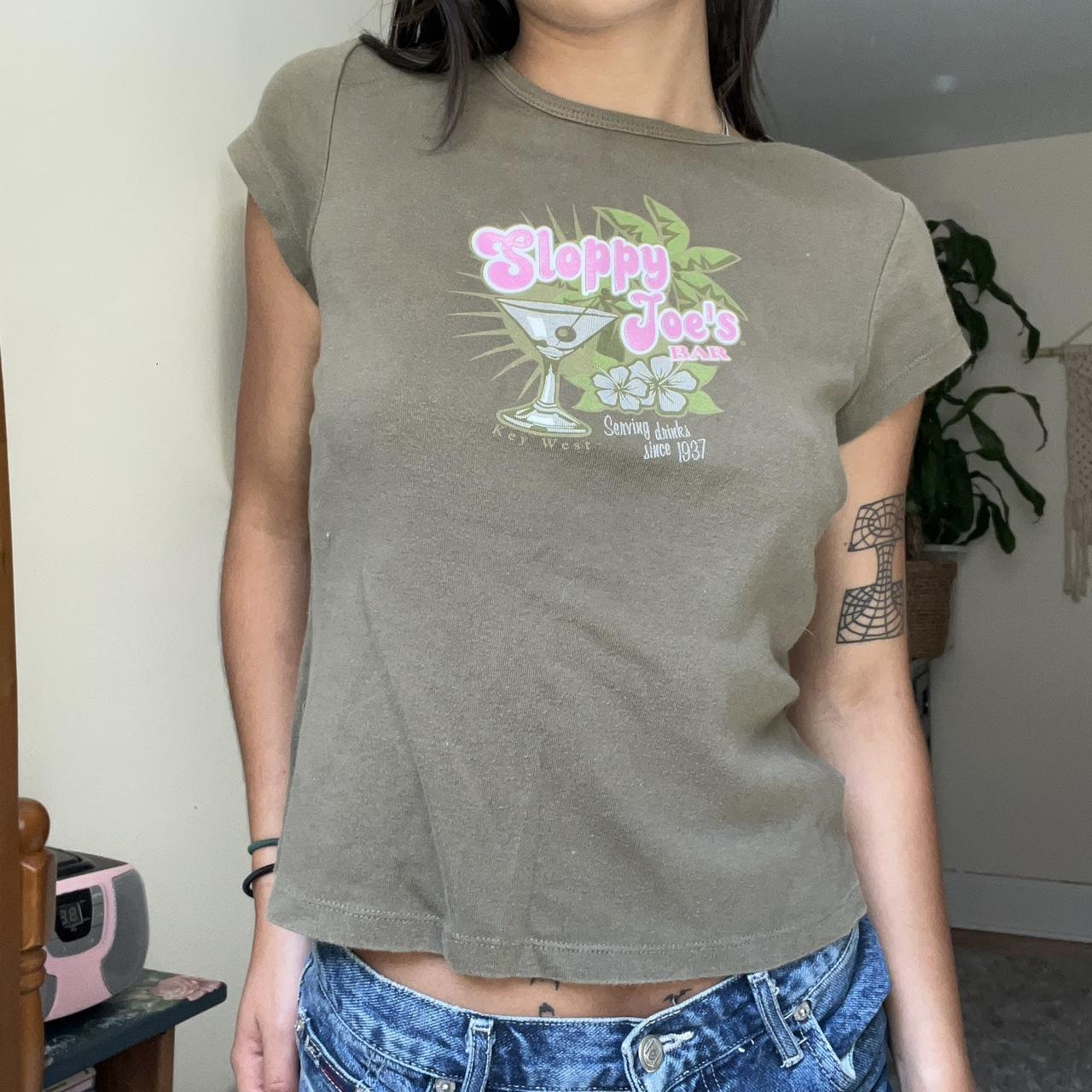 Women's Khaki and Pink T-shirt | Depop