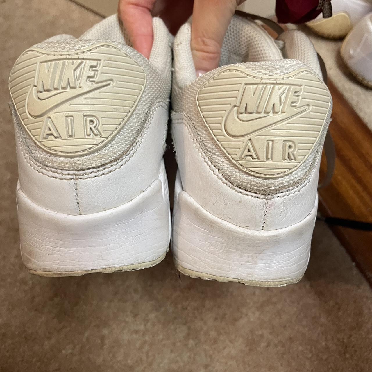 size 4 white nike trainers