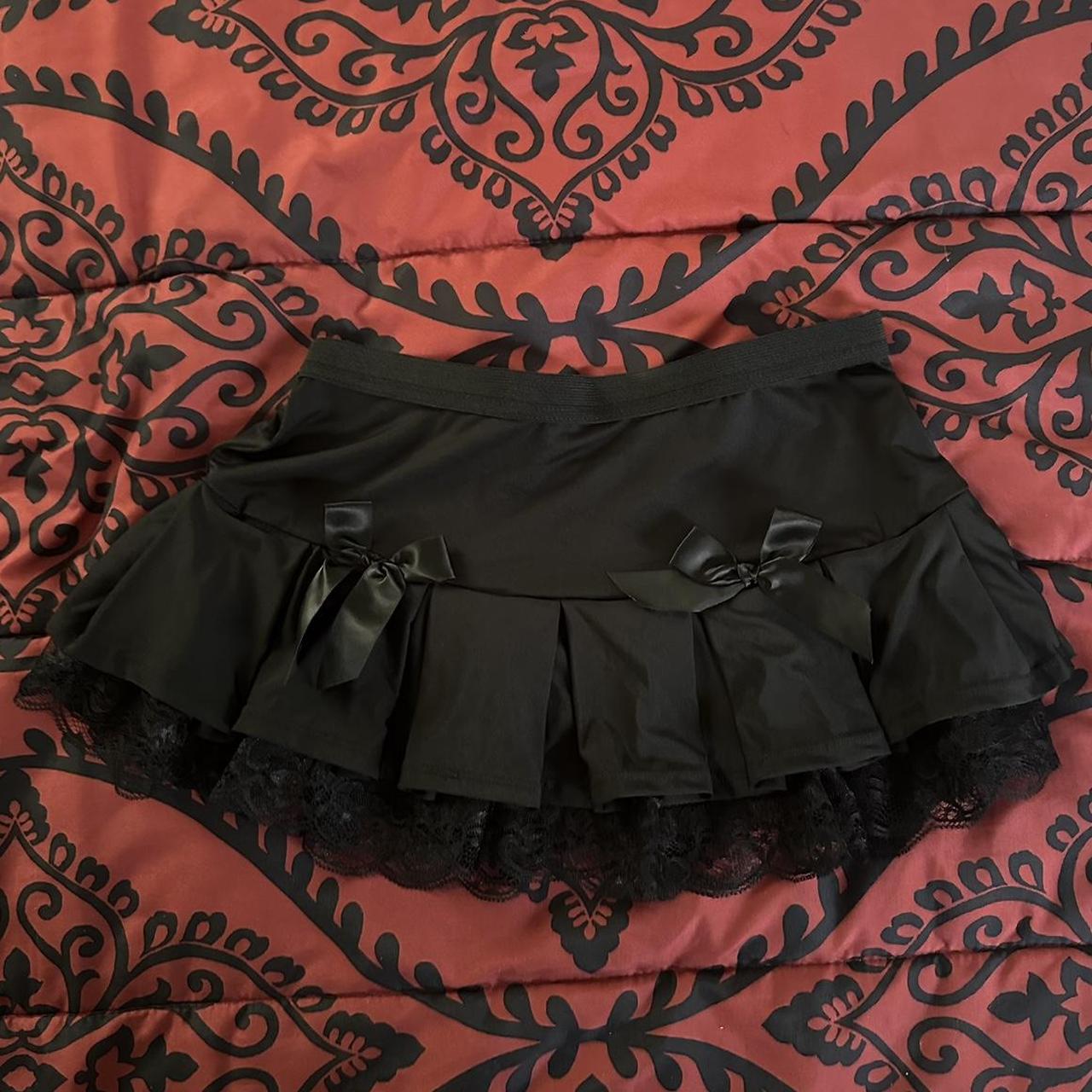 Hot Topic Women's Black Skirt Depop