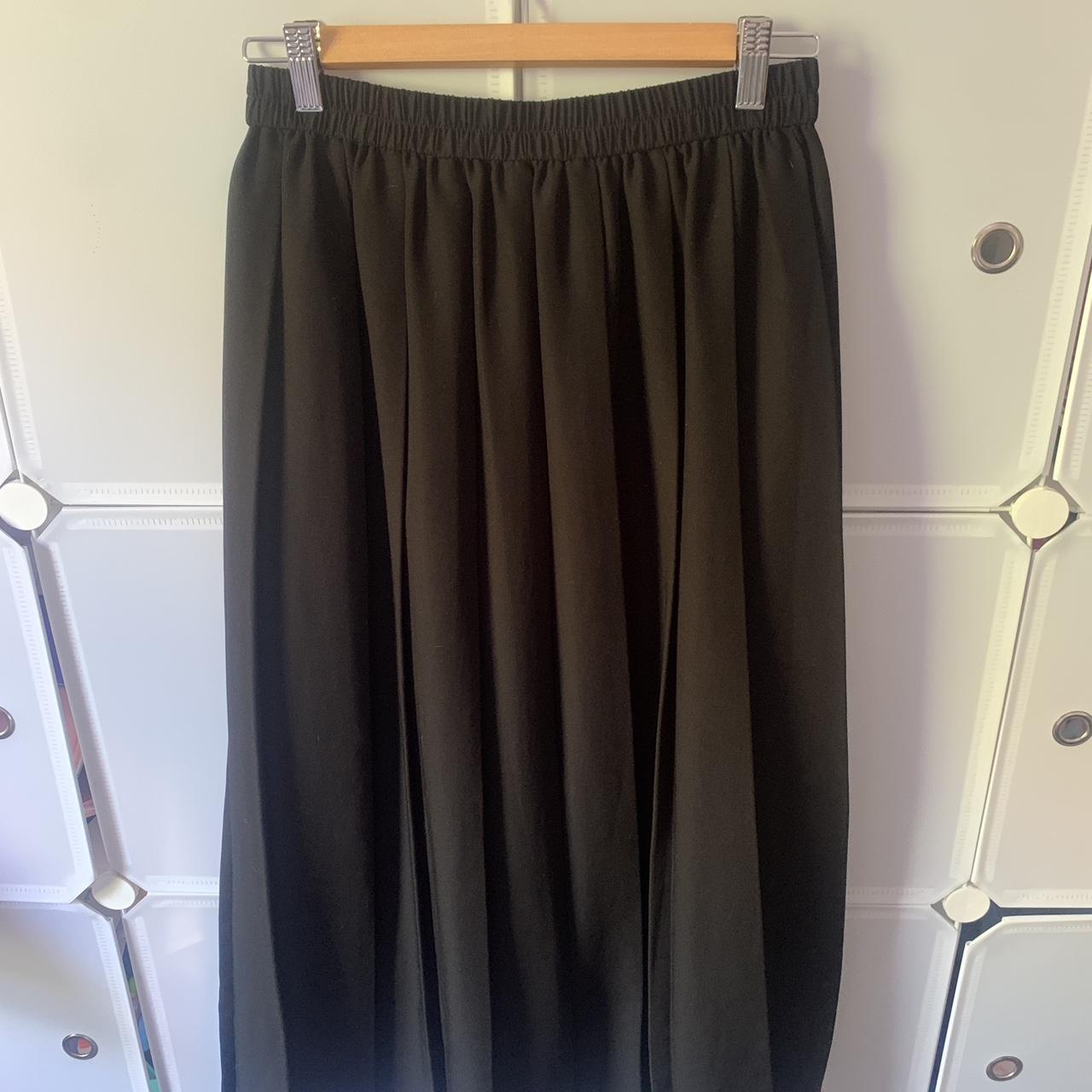 Uniqlo black wide pleated skirt with elastic... - Depop