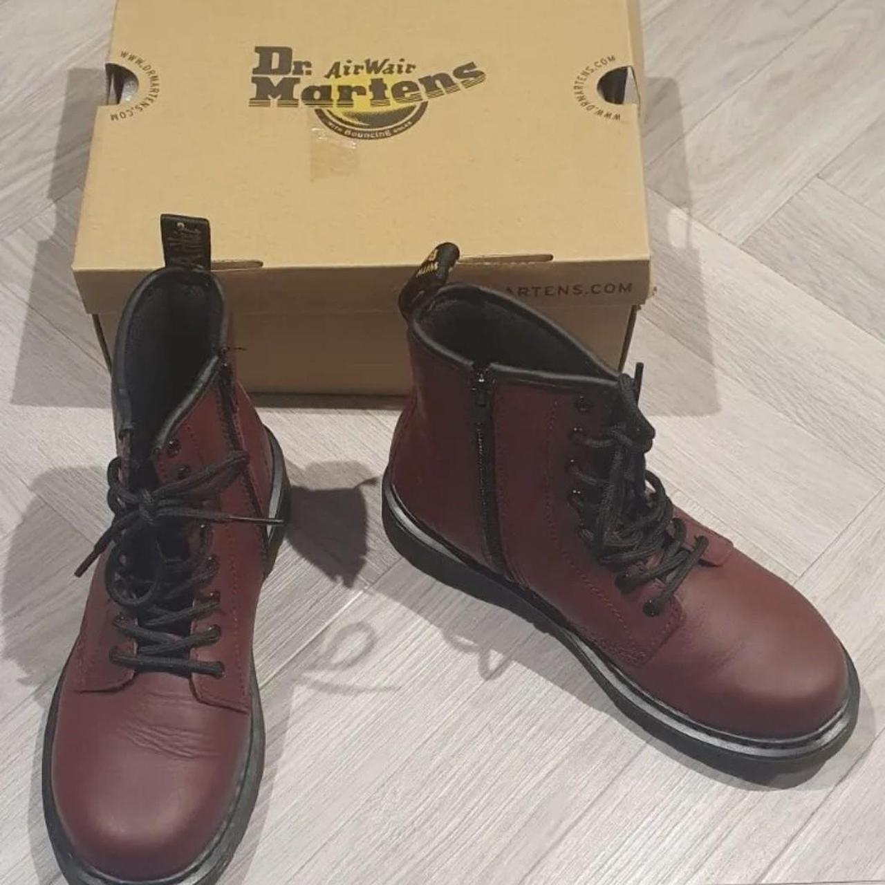 Dr martens youth size sales 4