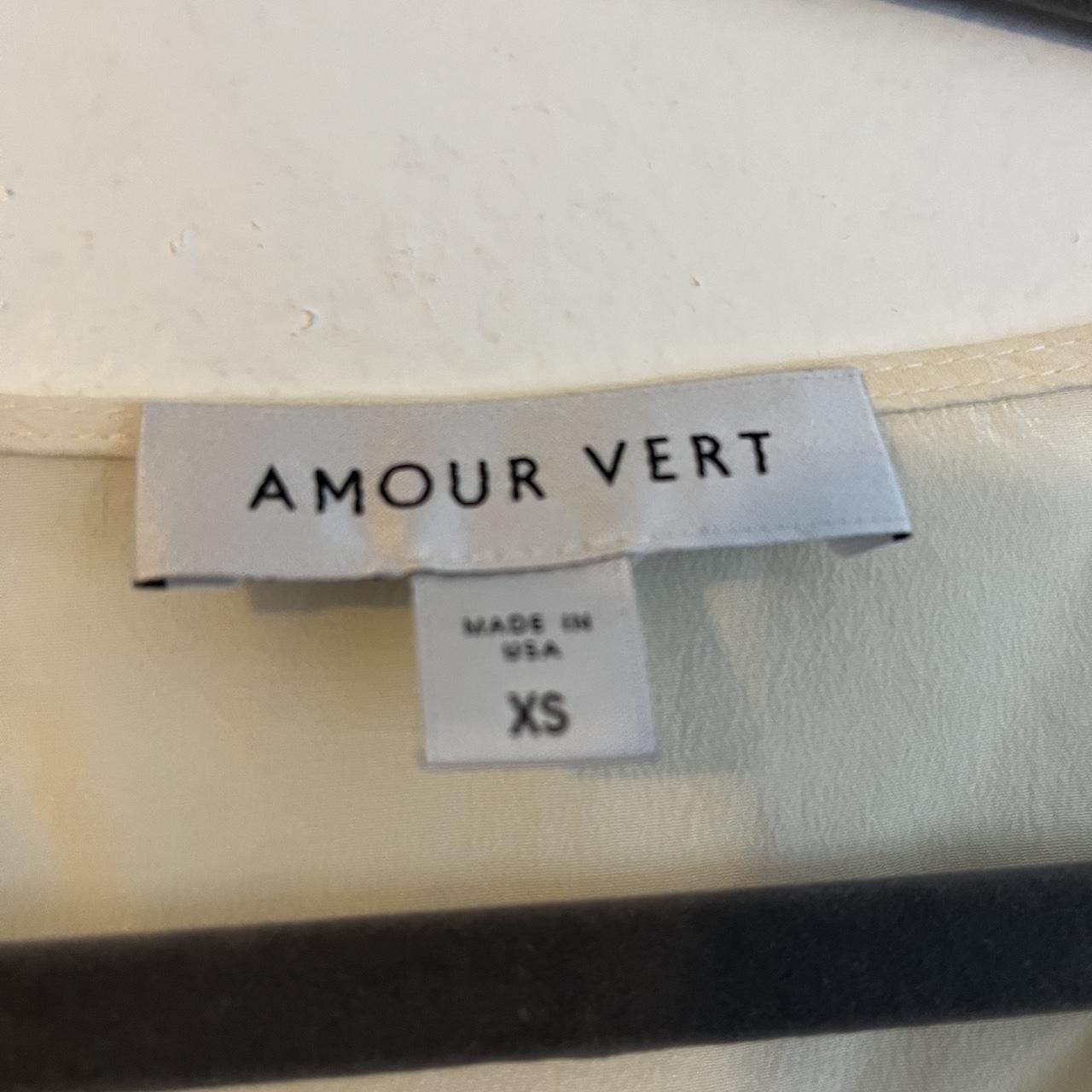Amour Vert Women's Cream and White Crop-top (4)