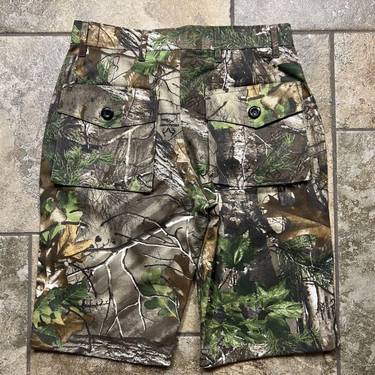 VINTAGE Y2K Real Tree Camo Cargo Short Men 29x11... - Depop