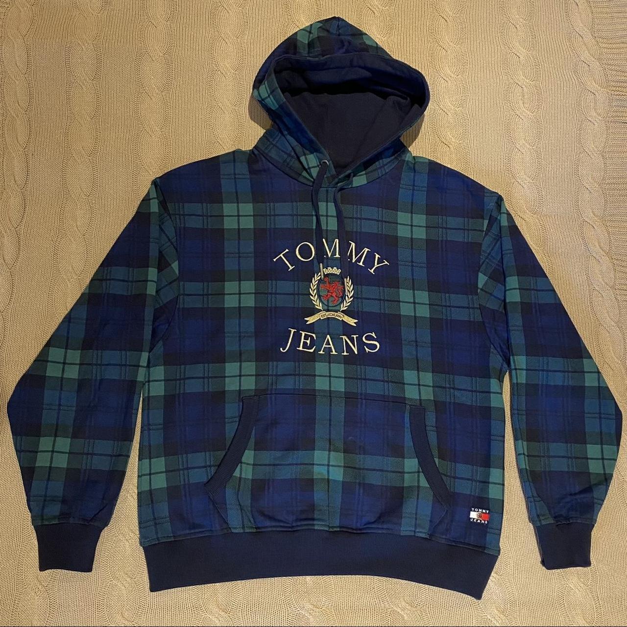 Tommy jeans plaid hot sale crest hoodie