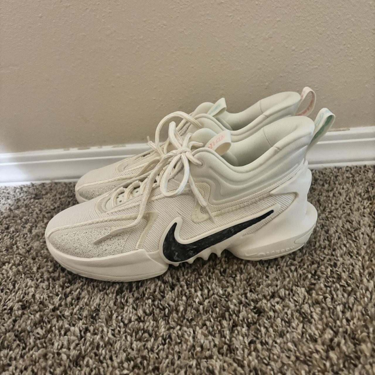 NWOT Nike hotsell Sneakers mens