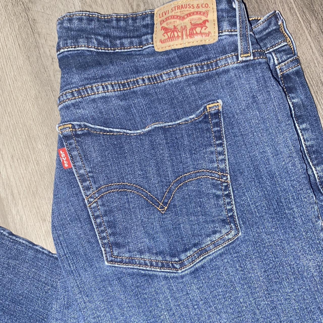 Levi’s 415 relaxed bootcut jeans Size 16 Inseam... - Depop