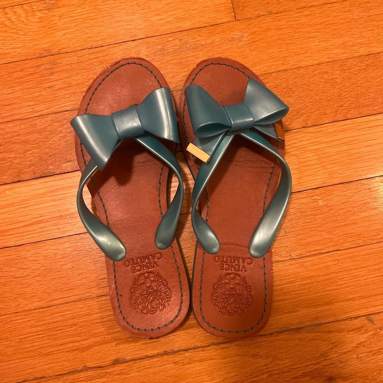 Vince camuto flip online flops